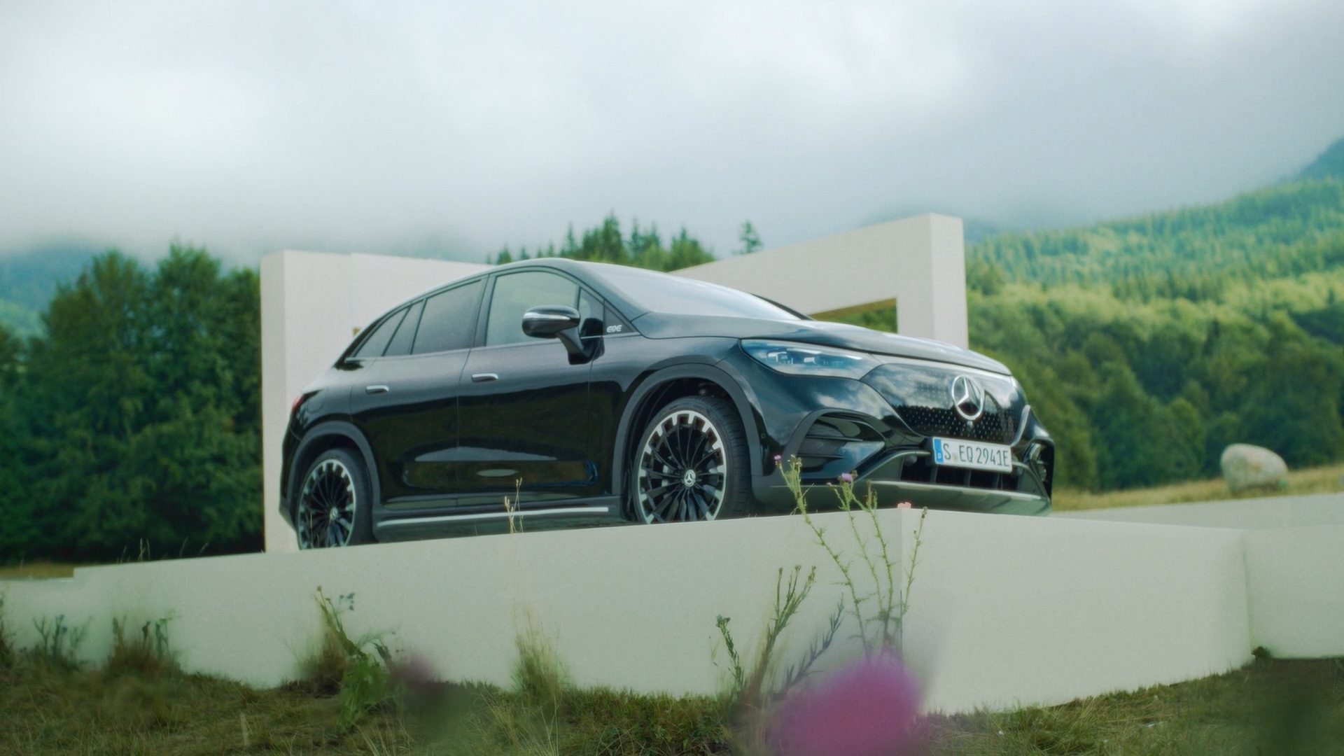 Video preview: Mercedes EQE SUV x Launch Film